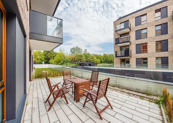 Front Park, Sun & Snow Daire *