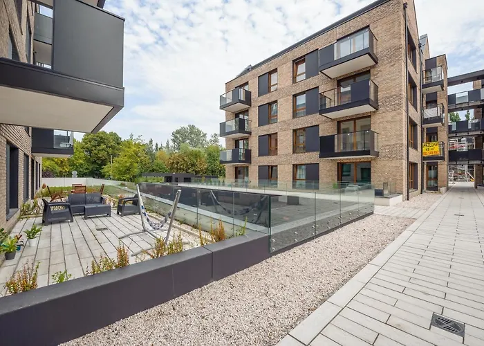 Daire Front Park, Sun & Snow